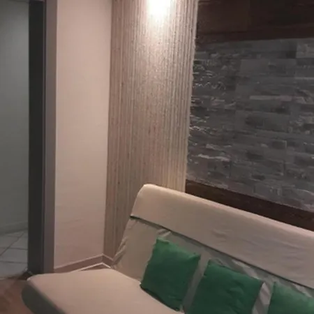 La Combeaute Apartment *