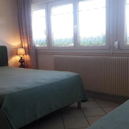 La Combeaute Apartment *