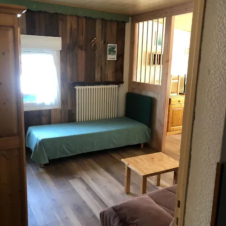 La Combeaute Apartment *